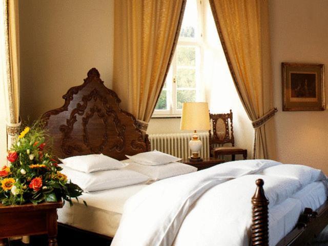 Hotel Und Restaurant Burg Schnellenberg Attendorn Exterior foto