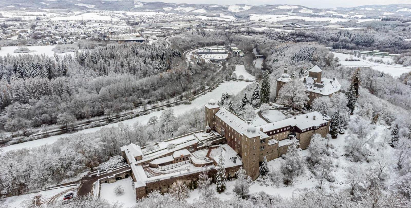 Hotel Und Restaurant Burg Schnellenberg Attendorn Exterior foto